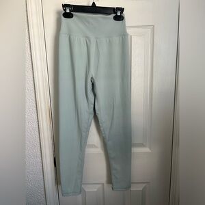 New P’Tula Sports leggings size M (never worn)